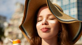 Crèmes solaires visage : Plus d’un tiers des produits analysés insuffisamment protecteurs !